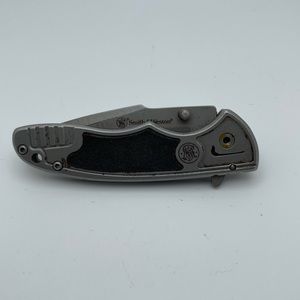 Smith & Wesson 1084306 Finger Flipper Folding Pocket Knife Plain Frame Aluminum